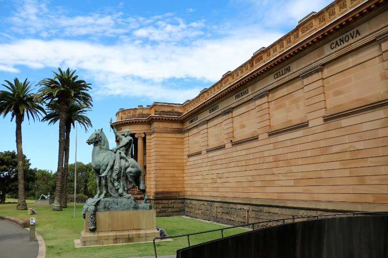 Side view of Art Gallery of New South Wales