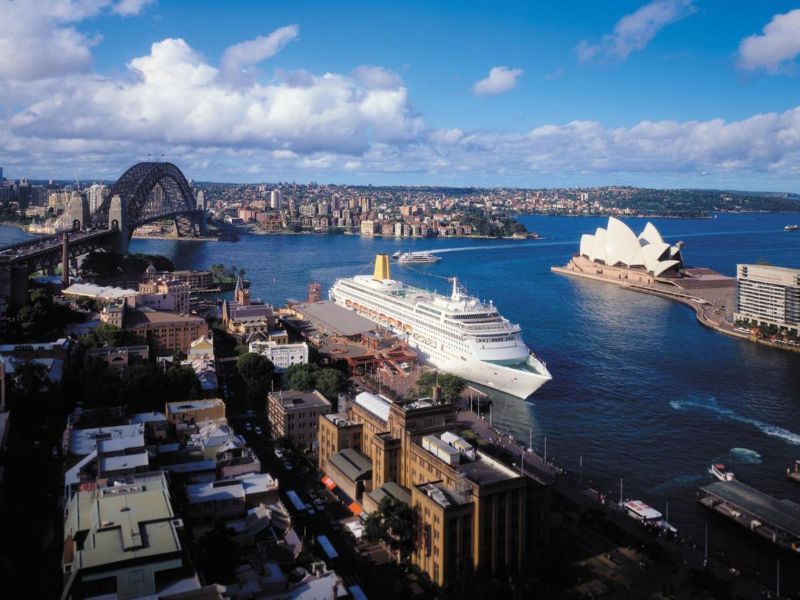 Panoramic View of the Circular Quay and Harbour Bridge at Four Seasons Hotel Sydney