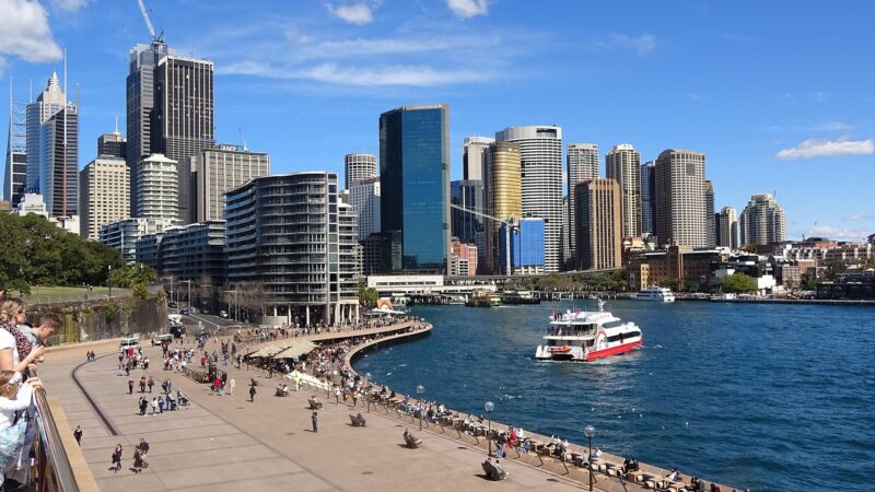 Which Australian city, Sydney or Melbourne, is a better place to live in terms of weather, cost of living, facilities, etc? 1 Sydney Cost of Living
