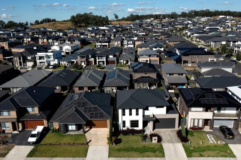 Is Sydney a good place to live with a family?How is the housing affordability? 1 Sydney's Housing Affordability