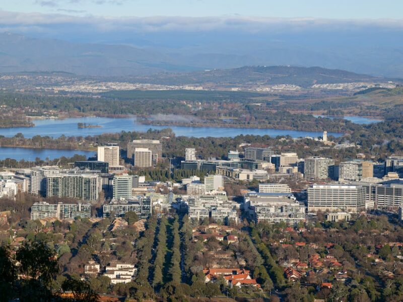 How is Canberra different from Sydney? 3 Cityscape of Canberra, Australia