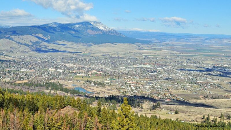 What towns are in the Blue Mountains in Oregon? 3 La Grande