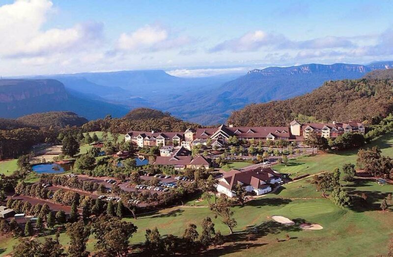 Who owns the Fairmont hotel Blue Mountains? 3