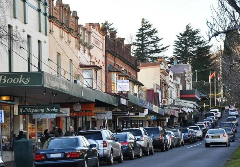 What towns are in the Upper Blue Mountains? 2 Leura