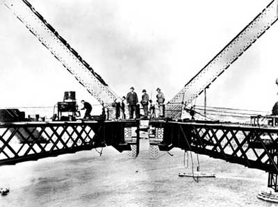 People at the Sydney Harbour bridge