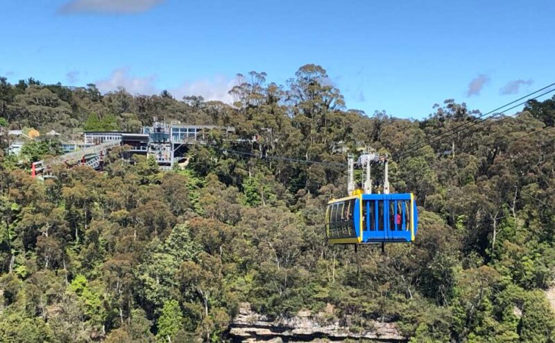 Why is Blue Mountains famous? 3