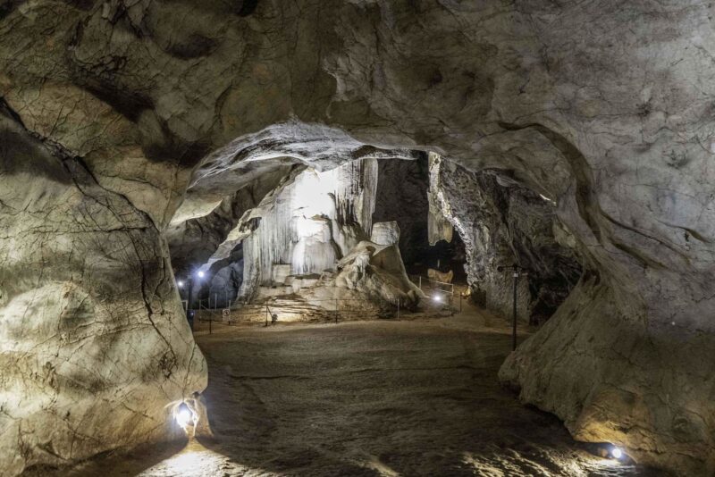 Where to visit on the way to Dubbo? 2 Wellington Caves