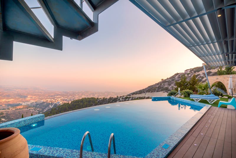 How deep are most plunge pools