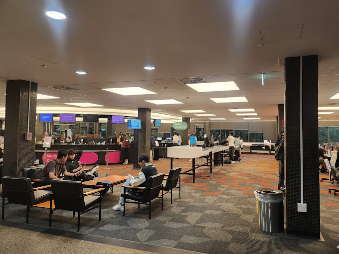 Library goers at  The University of Sydney Library - Fisher Library