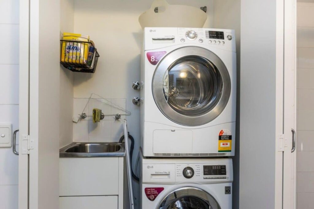 1 Bedroom Apt with Parking Pool and Gym