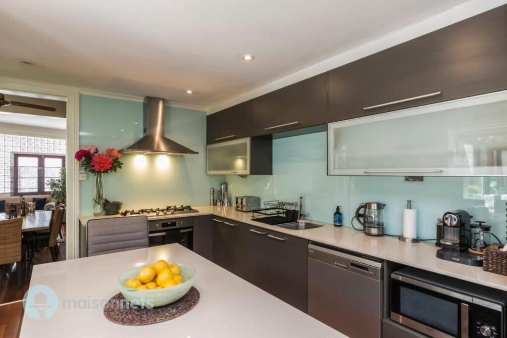 3 Bedroom House With Large Courtyard & City Views