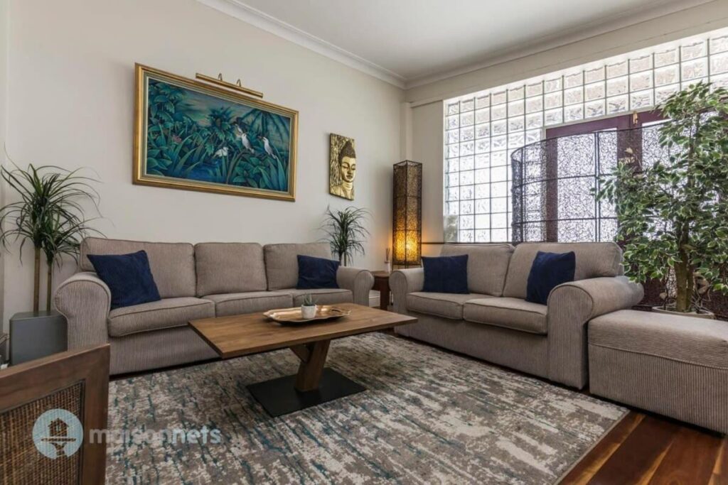 3 Bedroom House With Large Courtyard & City Views