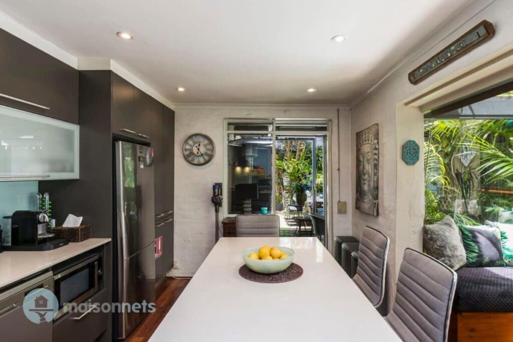 3 Bedroom House With Large Courtyard & City Views
