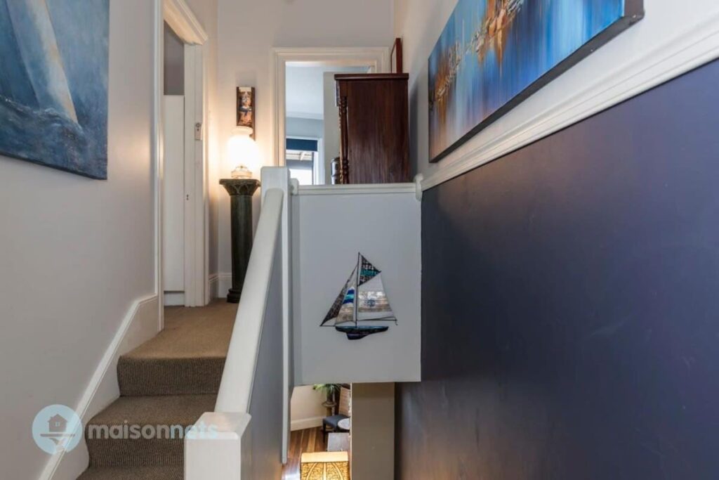 3 Bedroom House With Large Courtyard & City Views