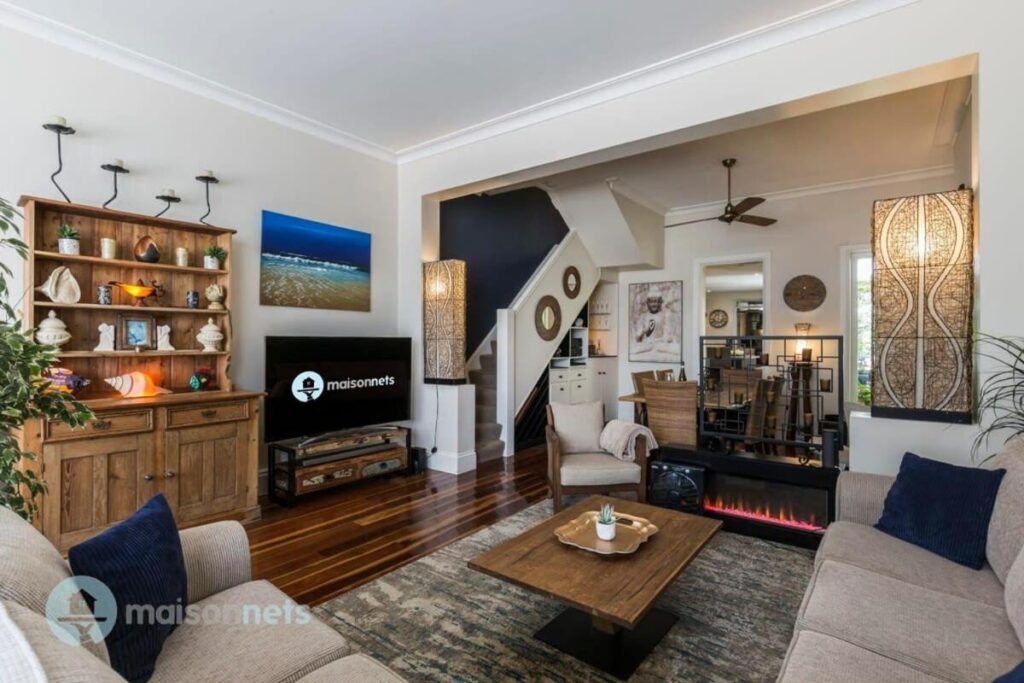 3 Bedroom House With Large Courtyard & City Views