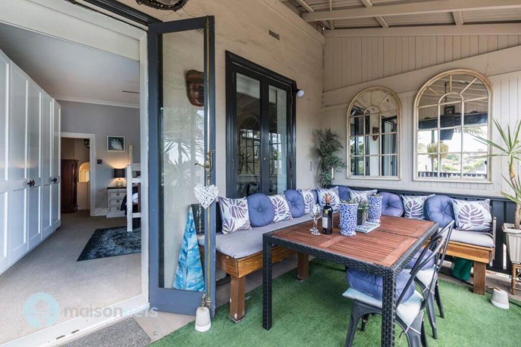 3 Bedroom House With Large Courtyard & City Views