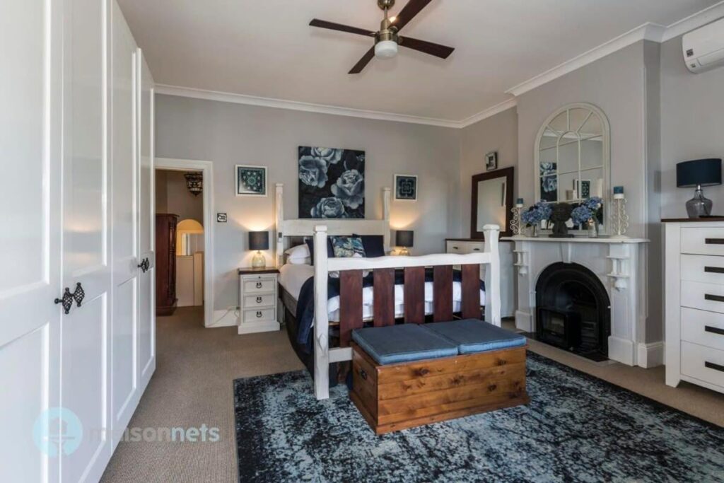 3 Bedroom House With Large Courtyard & City Views