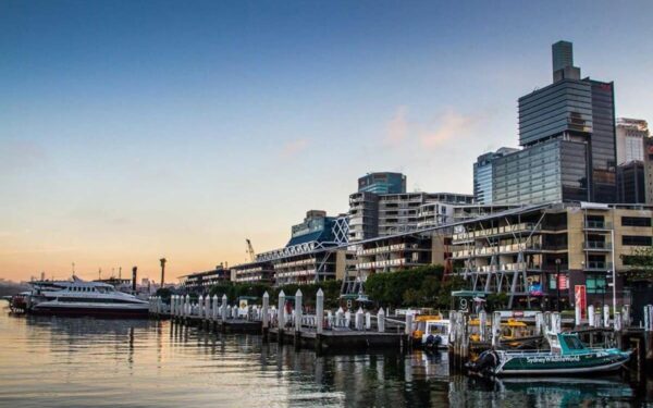 A Modern Apt City Views Next to Darling Harbour