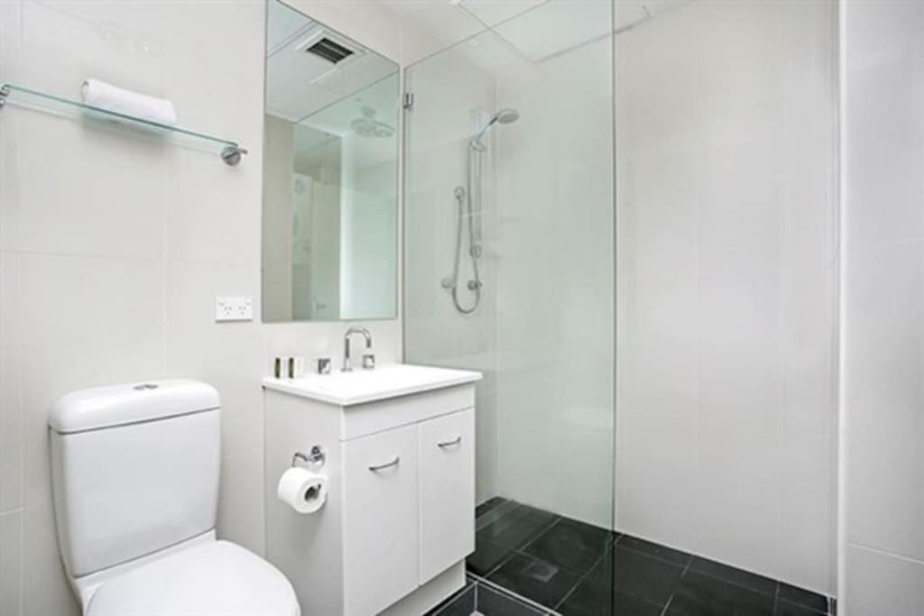 CLD01 - 1 bedroom unit - Bridge Street, Sydney CBD 8 CLD01 - 1 bedroom unit - Bridge Street, Sydney CBD