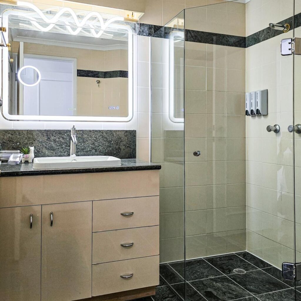 Chic Darling Harbour Oasis in the Heart of Sydney, 2BR 2BA, Resort-Style Amenities