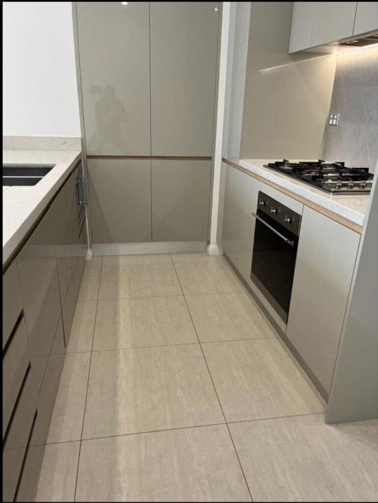 Comfort Living - 3 Bedroom sleeps 6 , parking, pool, other amenities - Near Showgrounds, NO PARTIES 4 Comfort Living - 3 Bedroom sleeps 6 , parking, pool, other amenities - Near Showgrounds, NO PARTIES