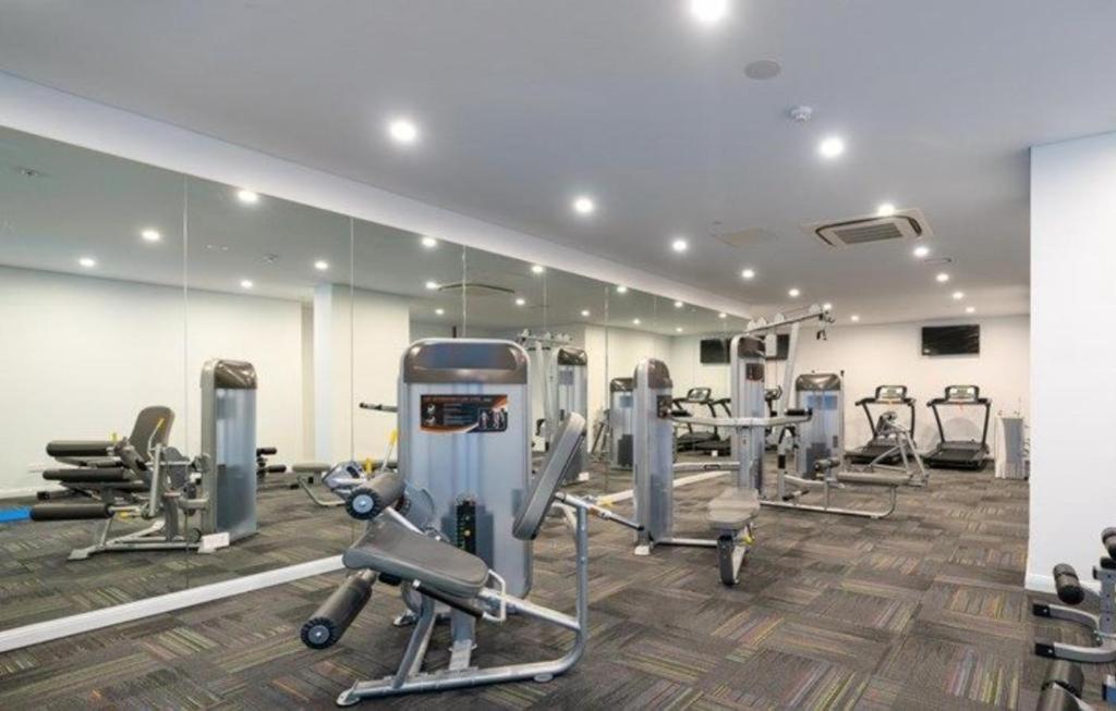 Comfortable Living - NO PARTIES- 3 Bedroom sleeps 6, parking, pool, other amenities - Near Showgrounds 5 Comfortable Living - NO PARTIES- 3 Bedroom sleeps 6, parking, pool, other amenities - Near Showgrounds