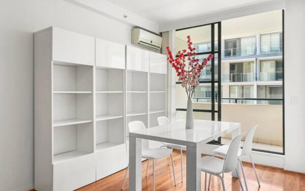 MUS21 – Modern 1 bedroom w study and parking – Nth Sydney