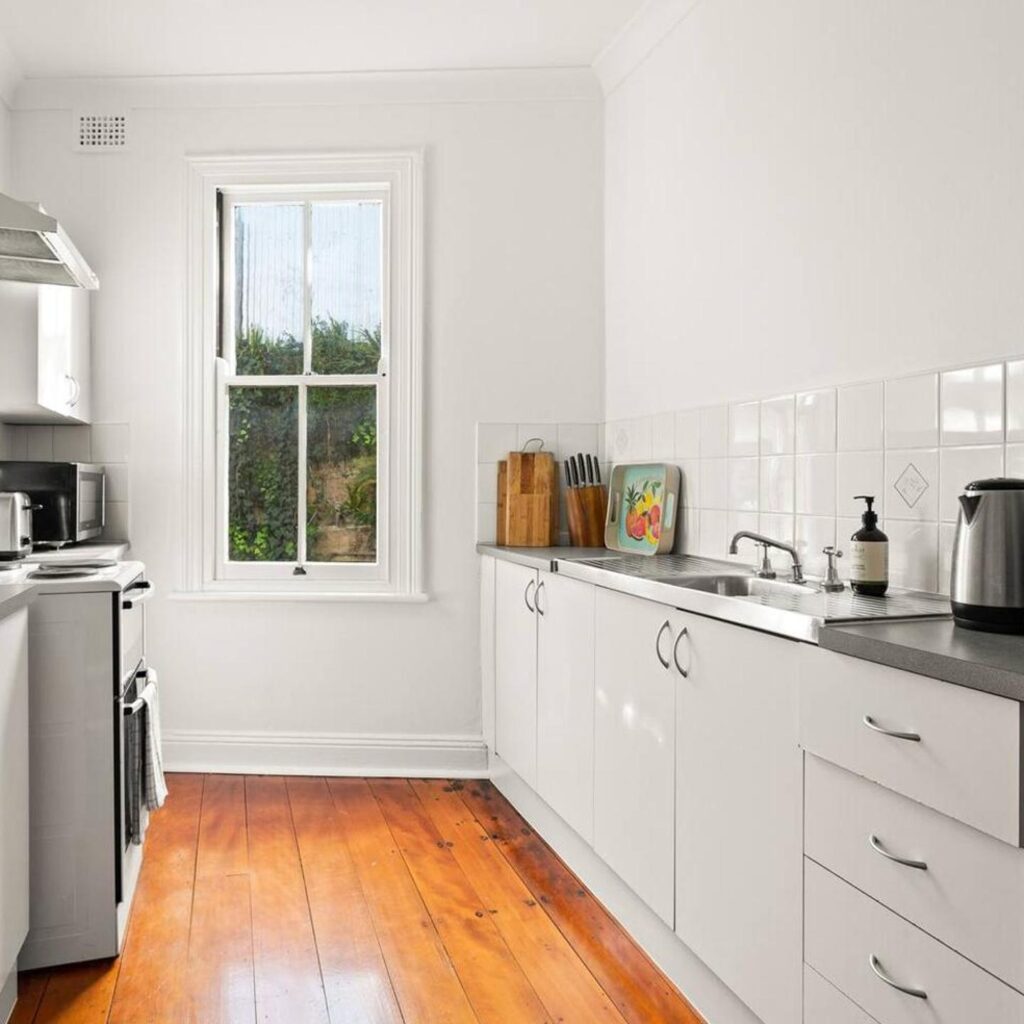 'Two of a Kind' Heritage Stay with Harbour Views