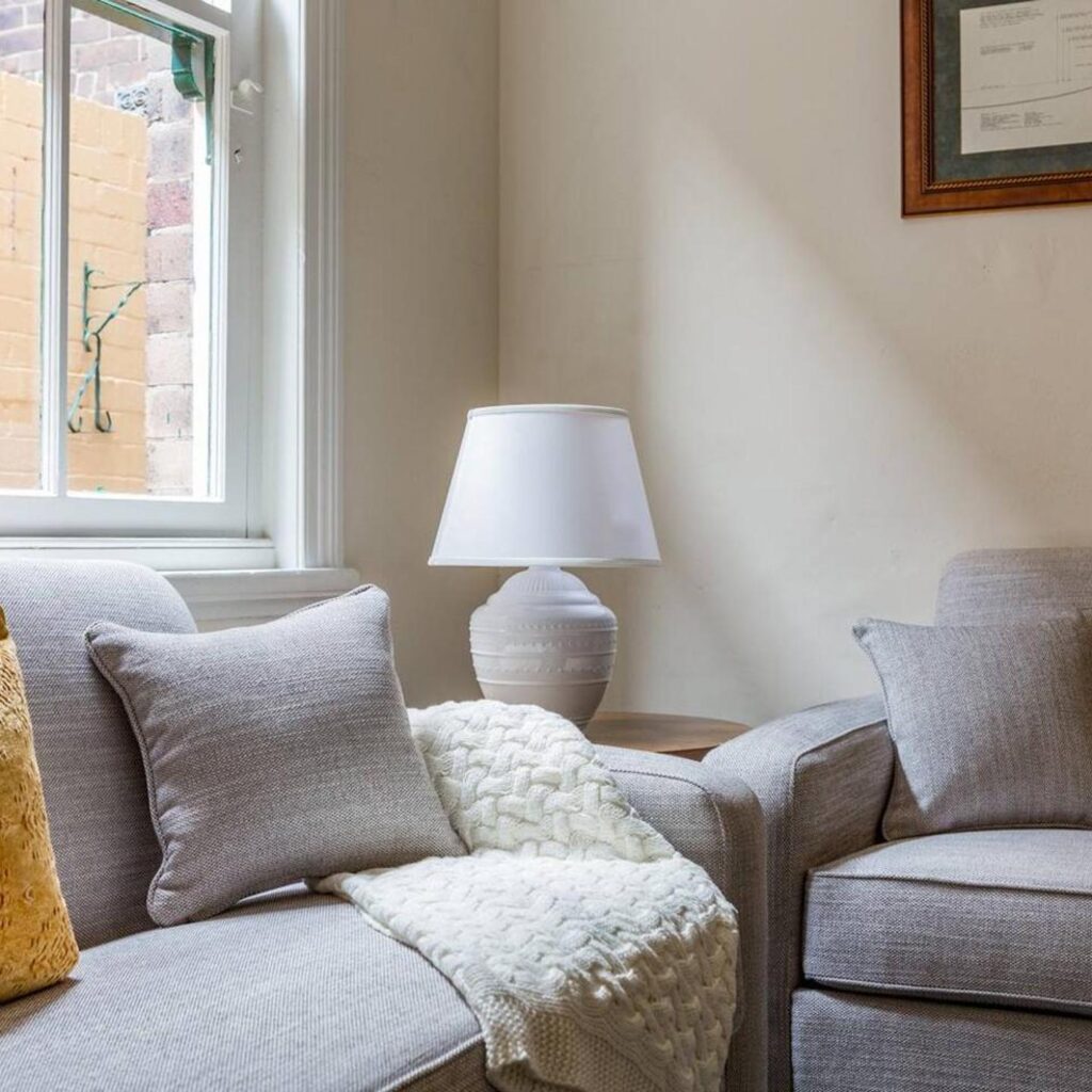 'Two of a Kind' Heritage Stay with Harbour Views