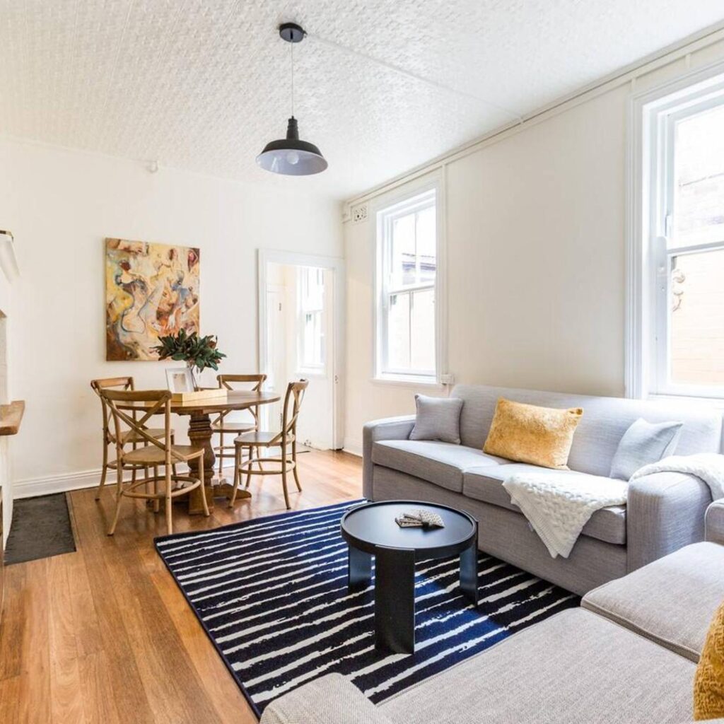 'Two of a Kind' Heritage Stay with Harbour Views