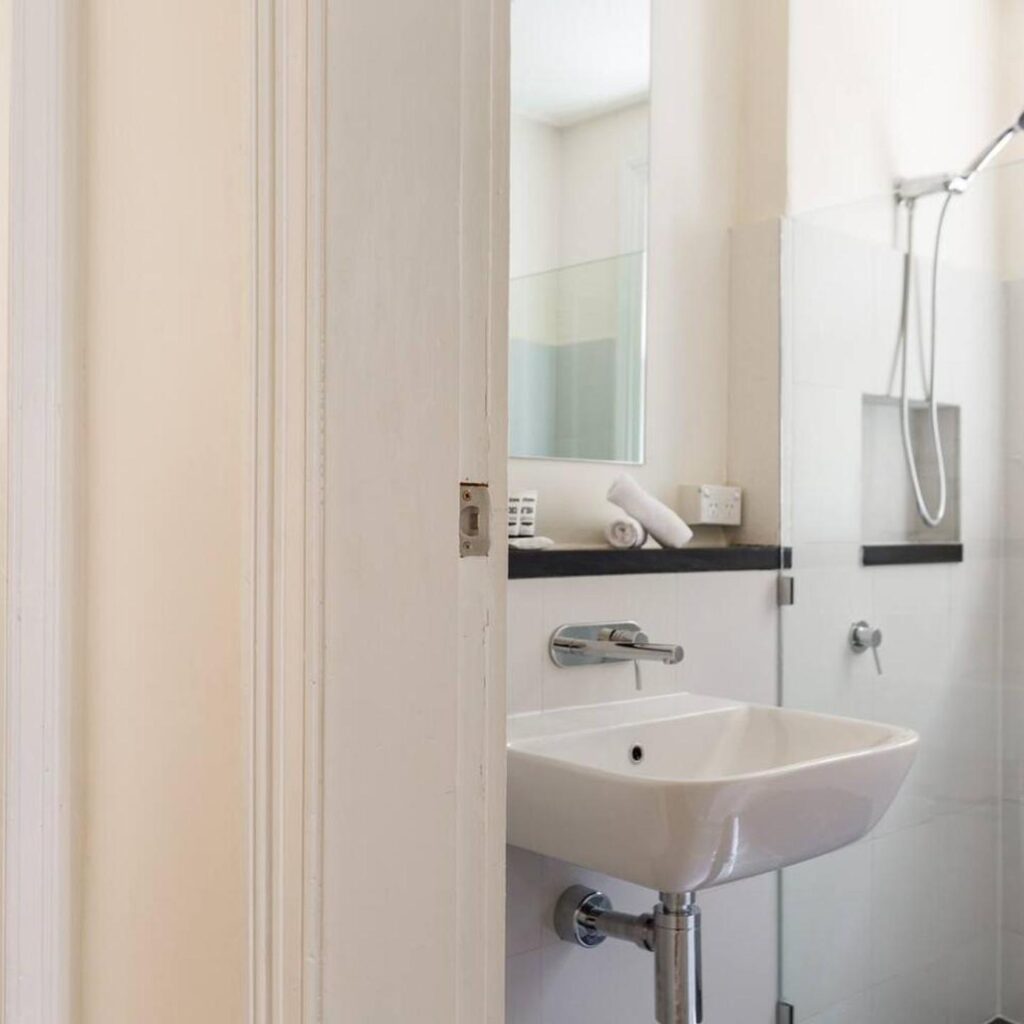 'Two of a Kind' Heritage Stay with Harbour Views