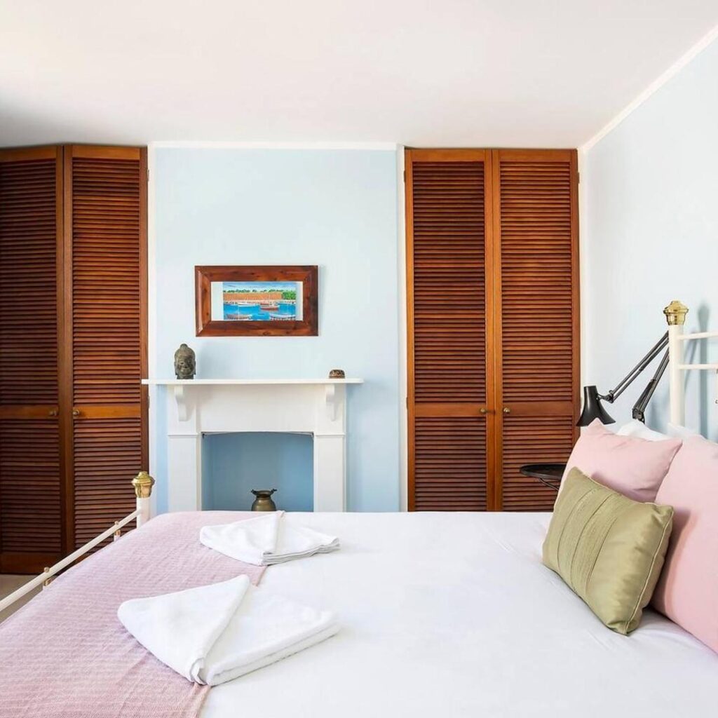 Elegant Vintage Terrace with Harbour Bridge Views 11 Elegant Vintage Terrace with Harbour Bridge Views