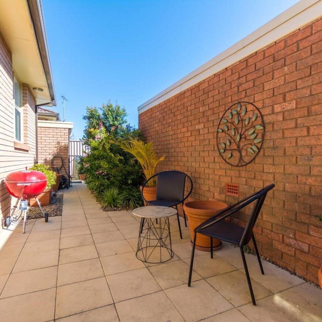 Family Stay with Idyllic Sun-drenched Courtyard 2 Family Stay with Idyllic Sun-drenched Courtyard