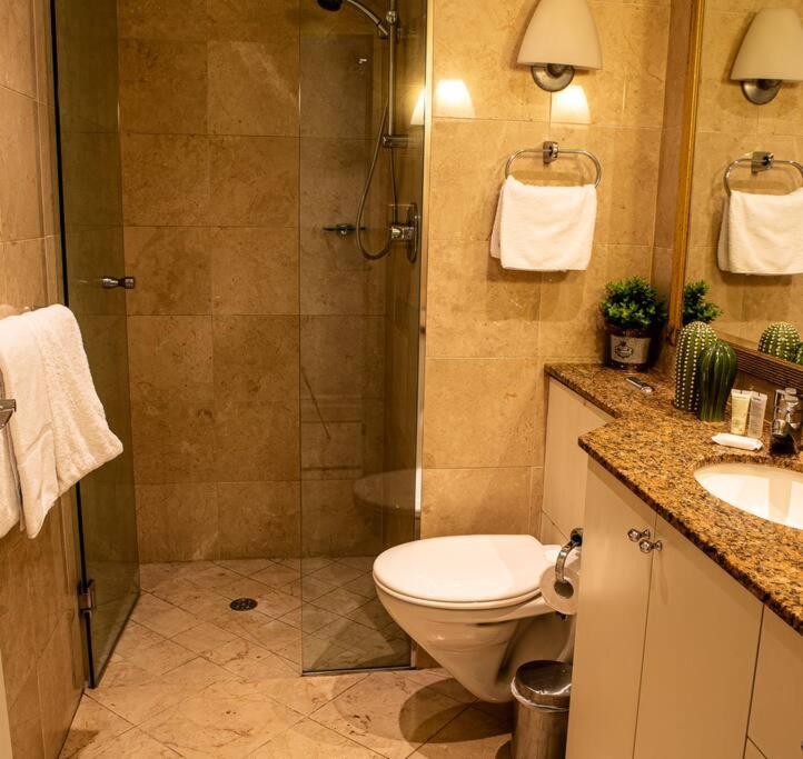 Great Studio Apartment with Balcony Bond1009 Self- Catering 4 Great Studio Apartment with Balcony Bond1009 Self- Catering