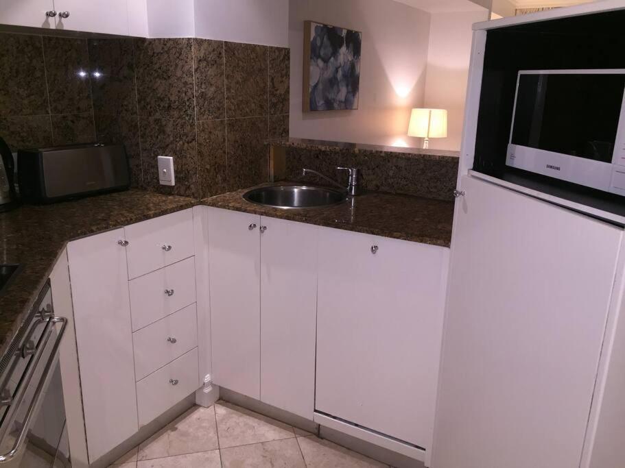 Heart of SYDNEY CBD - studio apartment B412 3 Heart of SYDNEY CBD - studio apartment B412