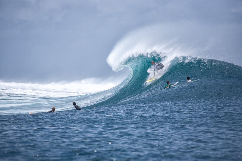 What beach has the biggest waves in Sydney? Maroubra's Surf Mecca 2 Big waves with surfers