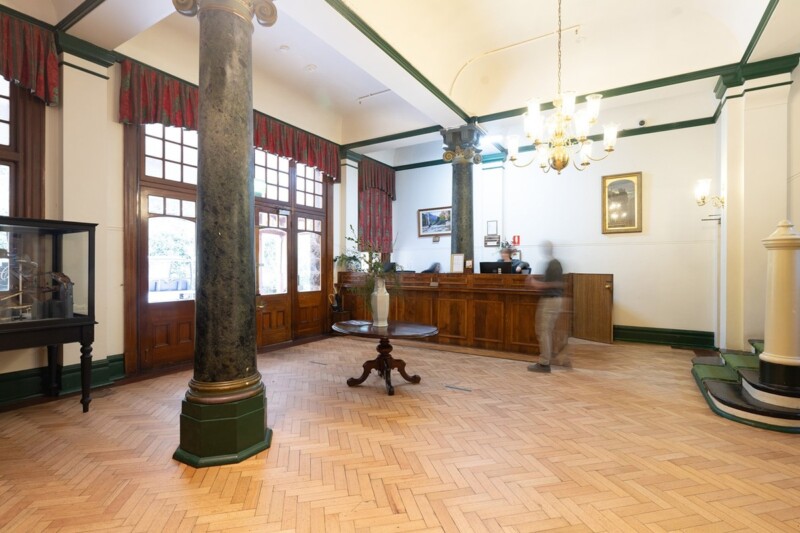 Ownership of Jenolan Caves house