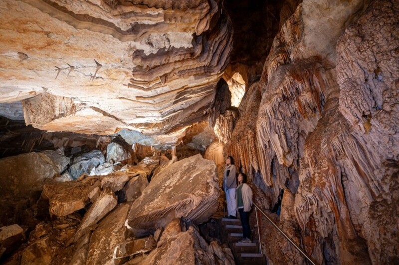 What is the oldest open cave in the world? 3 Jenolan Karst Conservation Reserve