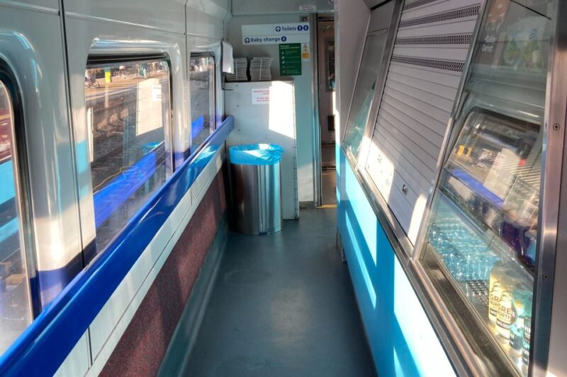 What are the benefits of taking a train from Sydney to Canberra? 2 Food and drinks inside the train from Sydney to Canberra