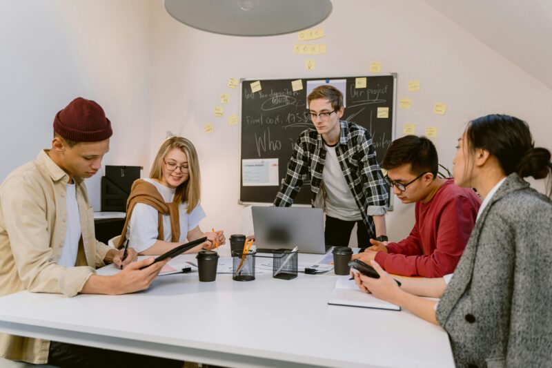 What are UX designer and lead designer salaries in Sydney? 2 Lead Designer Salaries in Sydney