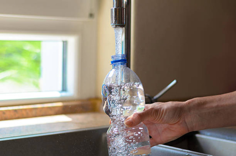 How is the tap water in Sydney, Australia? How does it taste? Is it safe to drink? 3 Can you refill your water bottle with tap water in Sydney