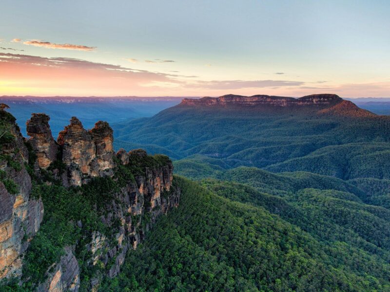 Why are the Blue Mountains blur? 3