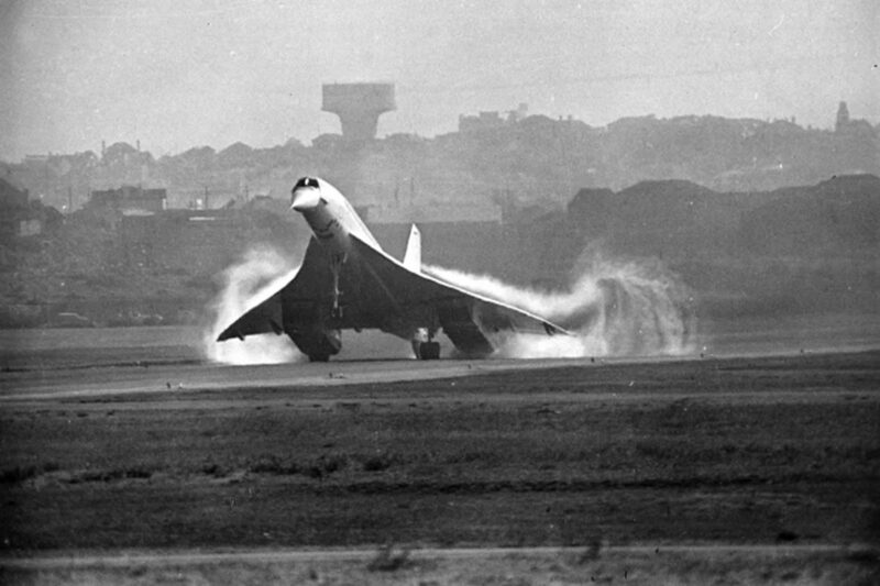 The First Commercial Flight to Sydney