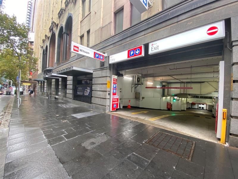 What is the cost for parking at the Hyatt Regency Sydney? 1