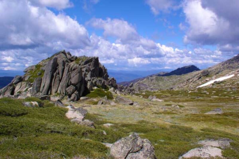 What are 2 mountain ranges in Australia? 2 Australian Alps