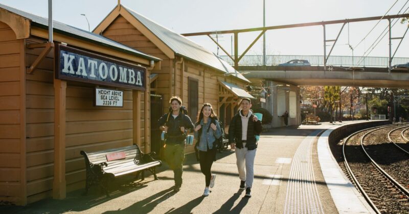 What is the closest station to the Blue Mountains? 3 Katoomba Station