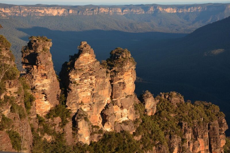 Why is Blue Mountains famous? 2 Three Sisters